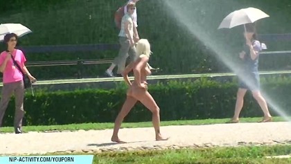 Calda bionda babe vanessa nuda su strade pubbliche