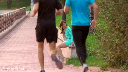 Sativa não pode manter Smith vestido transparente