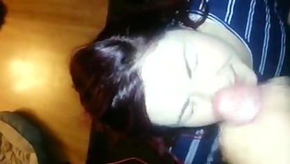 ENORME FACIAL!!! Eu peguei o meu marido se masturbando. Deixe-me usar a gozada no