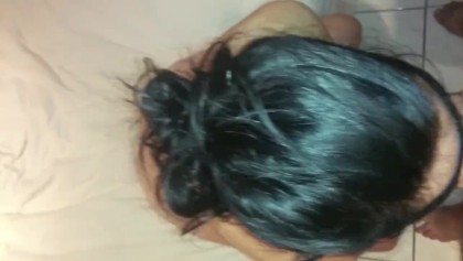 أولا اللسان الفيديو و نائب الرئيس في الفم