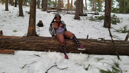 ます。 負荷の近くに海岸. アナルビーズおよびアナルプラグインOrgasm.