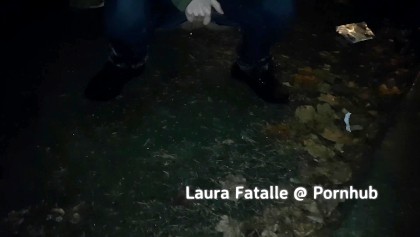 ateşli adım sister Got2pee aşırı açık alanda pissing - Laura Fatalle