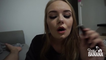 Bionda carina succhia il cazzo e vapes + facial cum mangiare