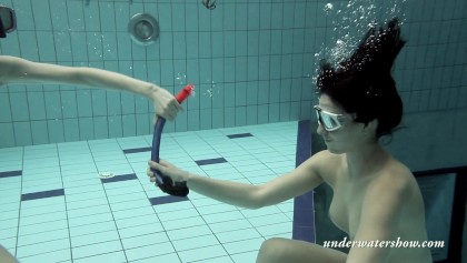 Frauen nacktschwimmen 
