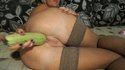 Zralá žena s penisem má těsný otvor Zralá žena s penisem má těsný otvor