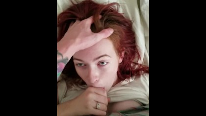 فتاة جميلة إعطاء رئيس