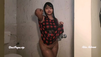 Bela Indiana Desi Menina Alia Advani Gostosa No Banheiro Toma Banho