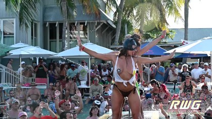 Wilde Party Schlampen im Bikini Wilde Party Schlampen im Bikini