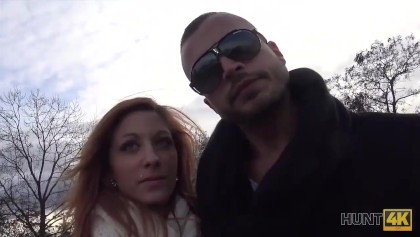 HUNT4K. Teen gengibre diz o preço da sua buceta e estranho concorda